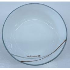 晋宝源手捏碟子